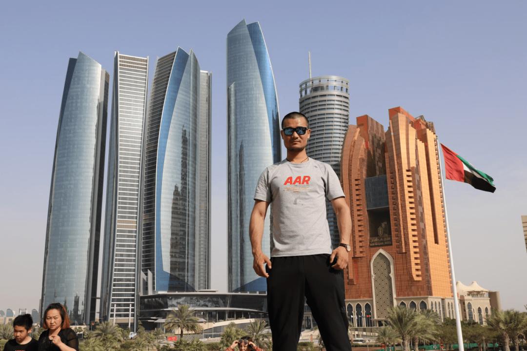 陕西小伙去伊拉克当雇佣军访谈,陕西小伙为100万当雇佣兵回国生活