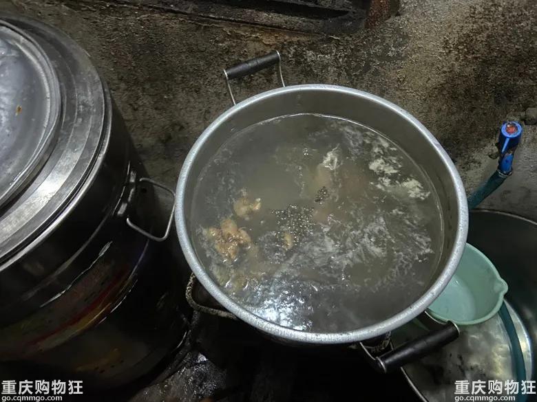 在重庆小面馆当了12小时的“丘二”后，告诉你月入数万的真相