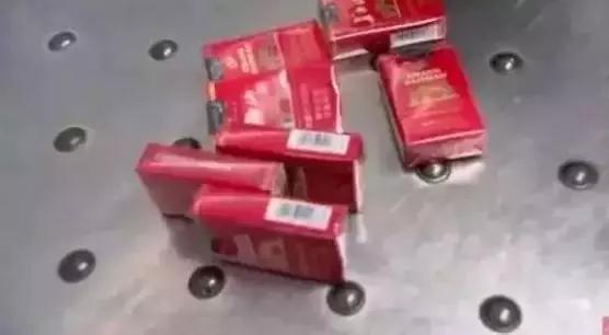 留学生海关安检被拒，CL的萝卜丁口红竟成凶器！