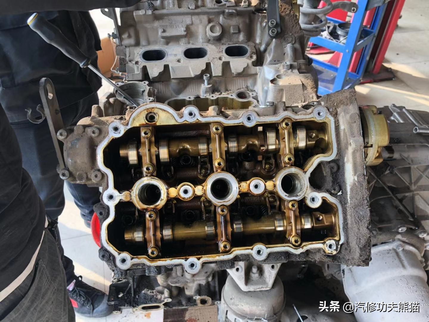 16款奥迪a6l2.5自吸发动机漏油,奥迪a6l2.4免拆烧机油处理靠谱吗