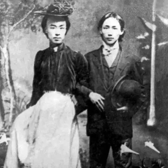 同样男扮女装，李玉刚就是艺术，季子越就是变态？