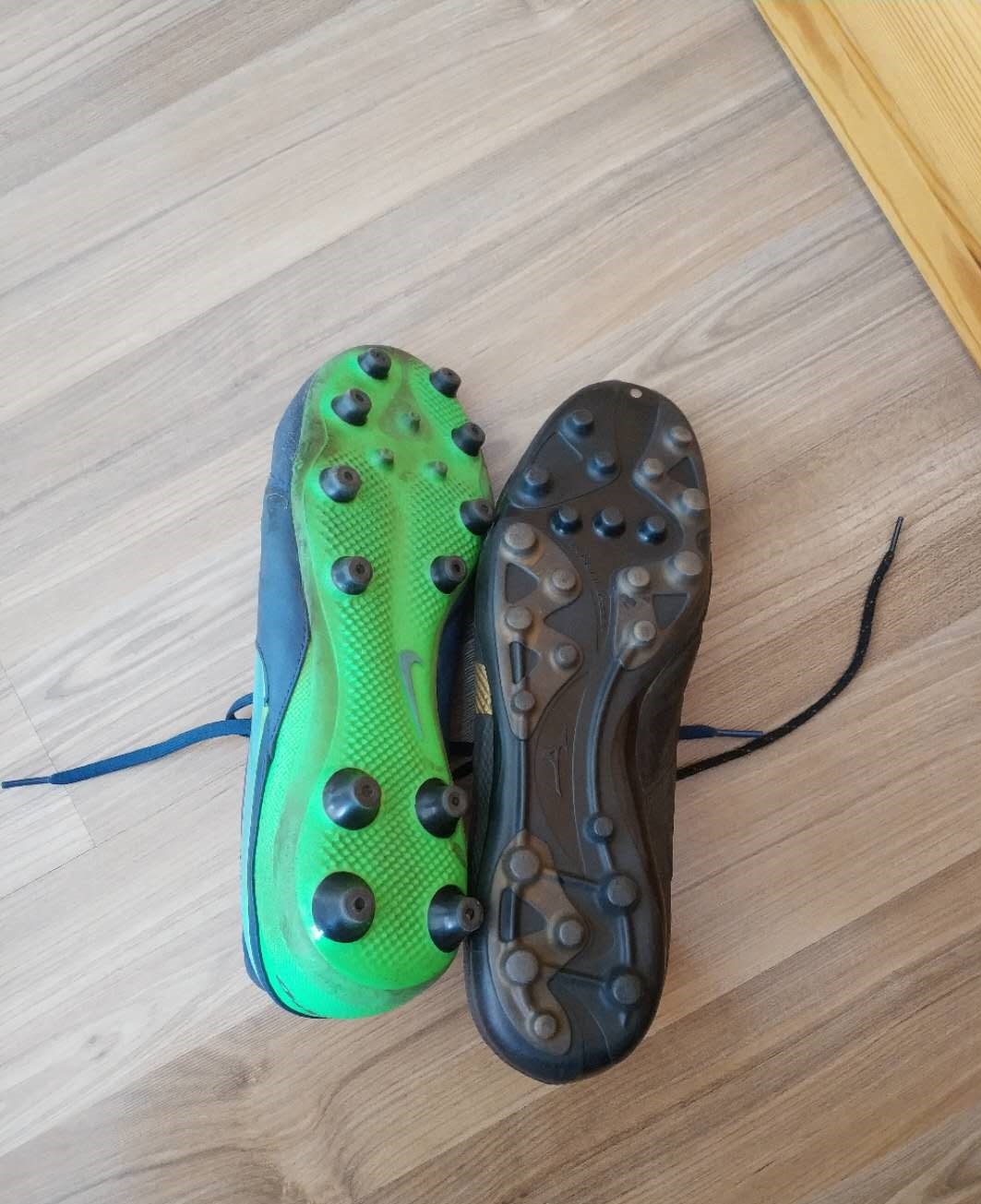 ag大底足球鞋阿迪达斯,怎么选择ag足球鞋