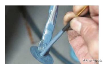 轮胎侧面被刮掉一小块皮怎样修补,轮胎侧面蹭掉一小块橡胶怎么修补