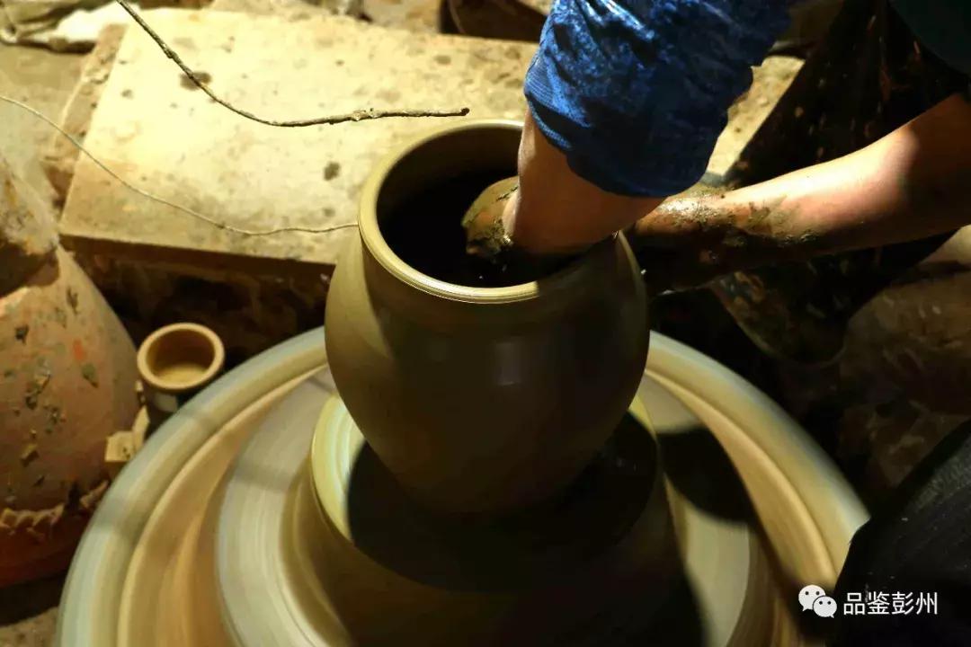 走遍中国的“寻鞋哥”来了！这回居然换上“军乐造”