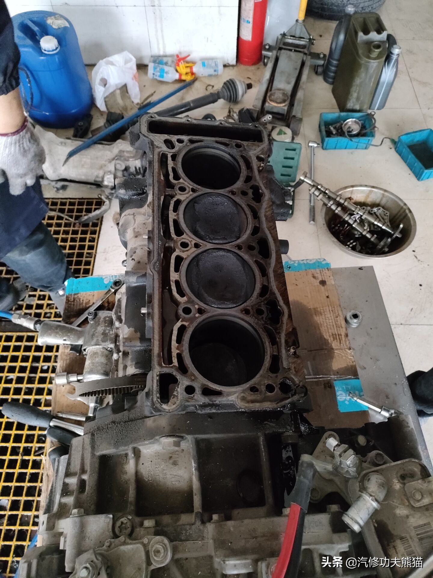 斯柯达昊锐烧机油维修视频,大众斯柯达昊锐1.8t烧机油