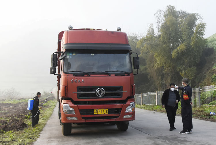 防疫一线的坚守,抗疫一线拼搏