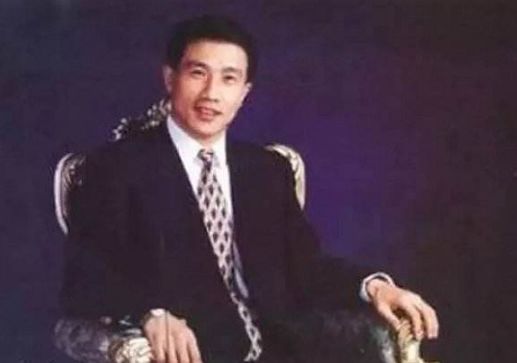 中国首富马化腾创业,许家印和马化腾哪个强