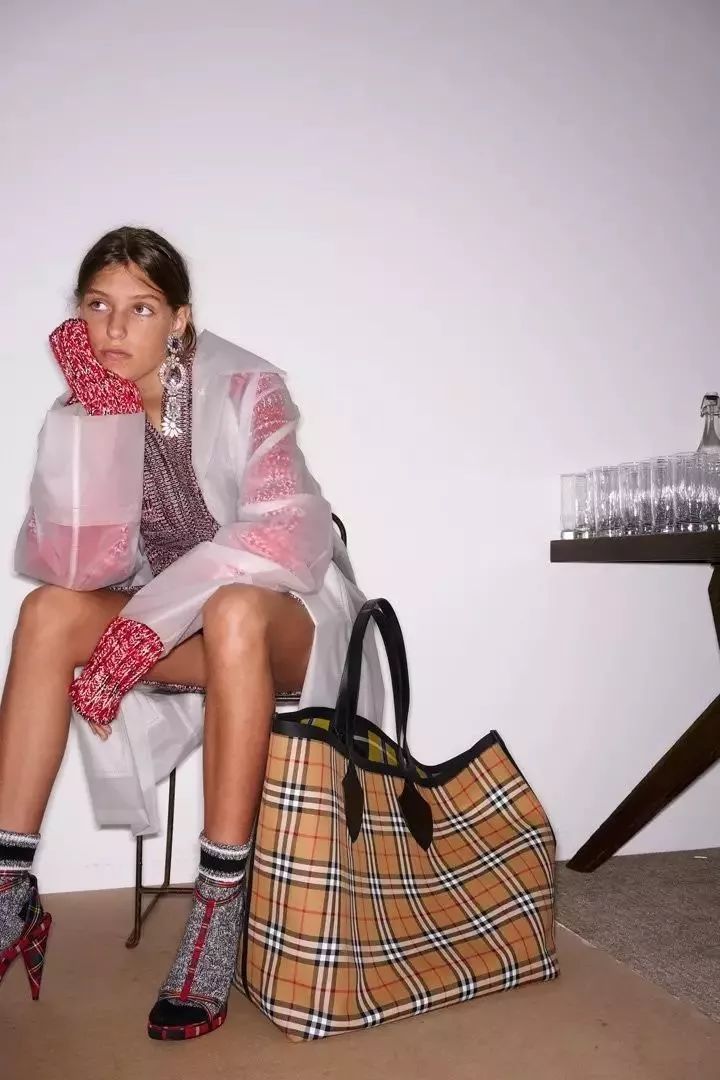 riccardotisci去哪儿了,riccardotisci2019春夏设计款