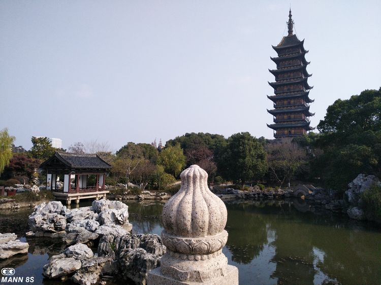 手机掉水里当场拿起来,手机掉入水中还可以正常使用