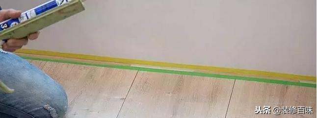 白色的玻璃胶发霉什么原因,家里的玻璃胶发霉怎么办