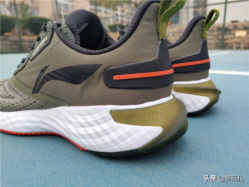 李宁复古潮流跑鞋微晶灰测评,李宁云四代跑步鞋夏季评测