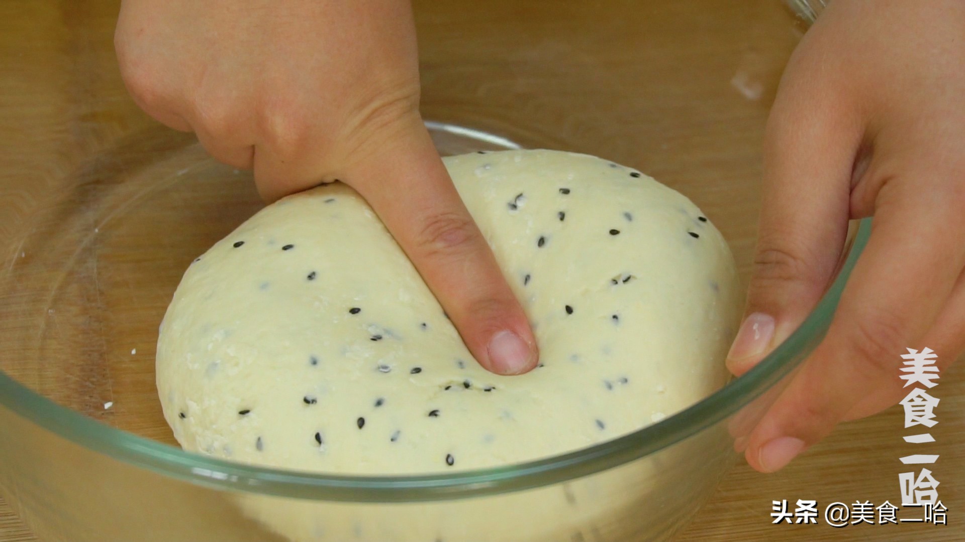 炸油饼家常做法，大刀一切，个个蓬松又柔软，比面包都要软