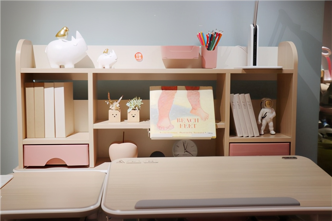 奋进星功能学习桌椅：为孩子的身体健康保驾护航