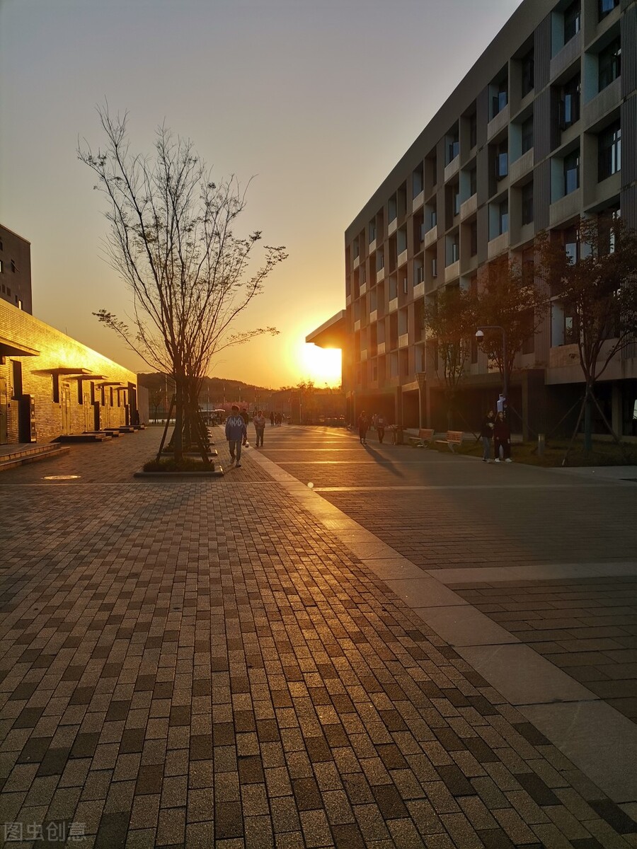 闷恋一一小说连载62迎新晚会初出彩