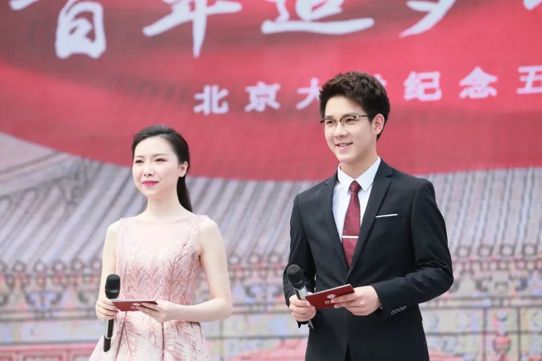 高新一中走出的“北大学长”郑方一，央视主持彰显五四青年风采！