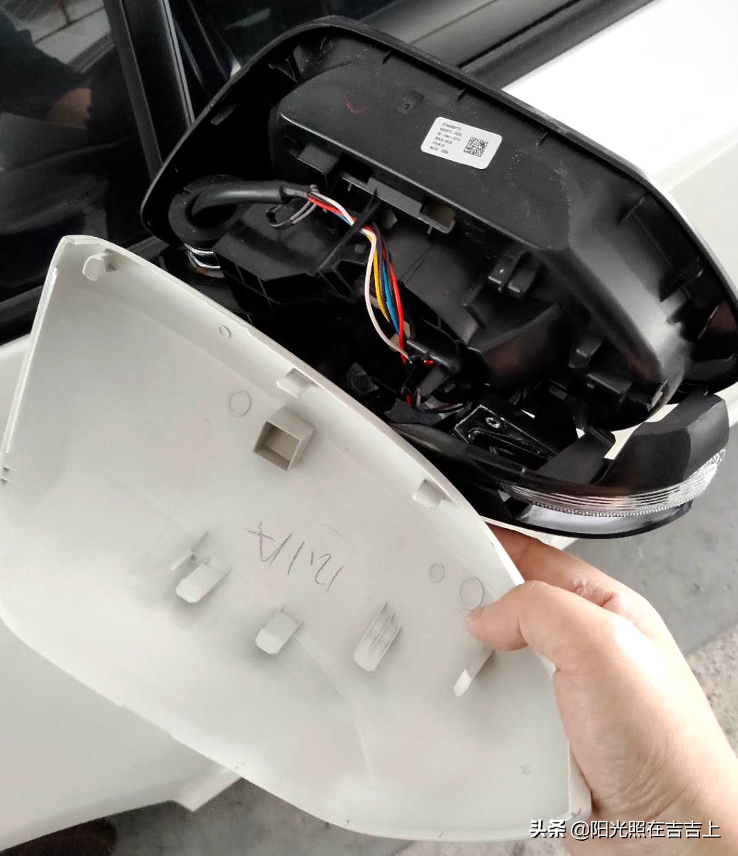 2019款卡罗拉入手记（3）倒车撞坏后视镜，新手第一撞该如何处理