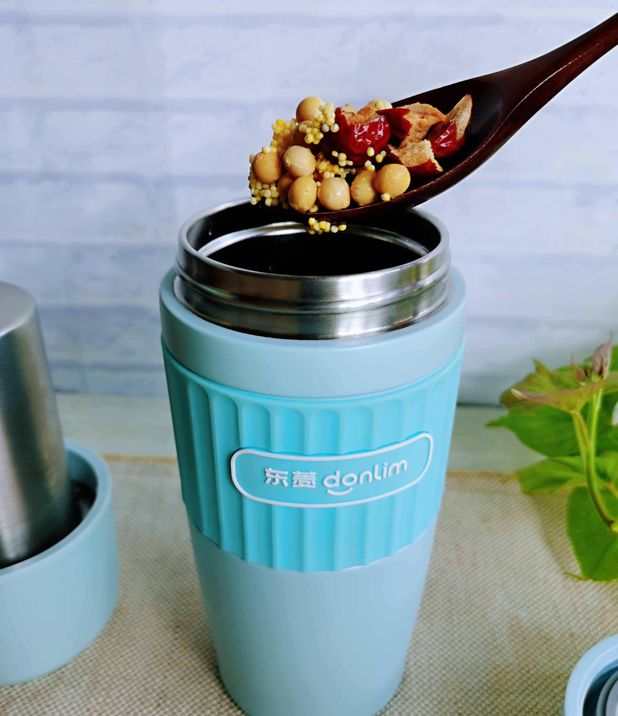 这个网红全能小杯一键搞定红枣豆米糊,开盖即饮,一杯元气满满