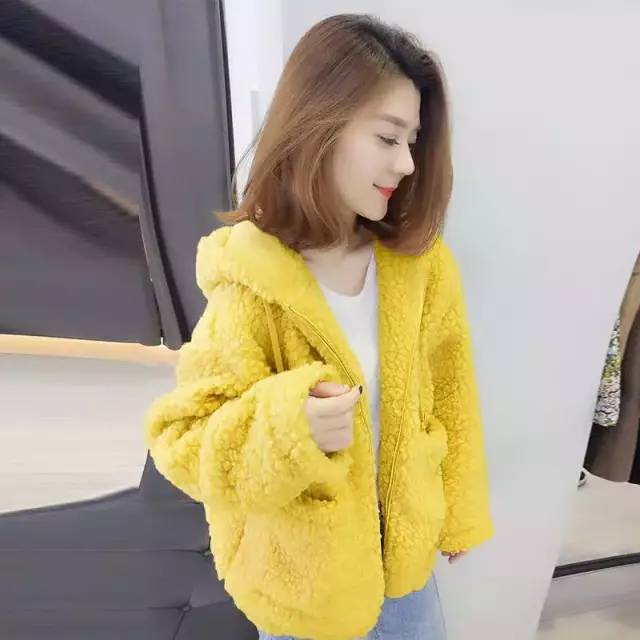 搭配哈伦裤的羽绒服推荐,白色灯芯绒哈伦裤搭羽绒服