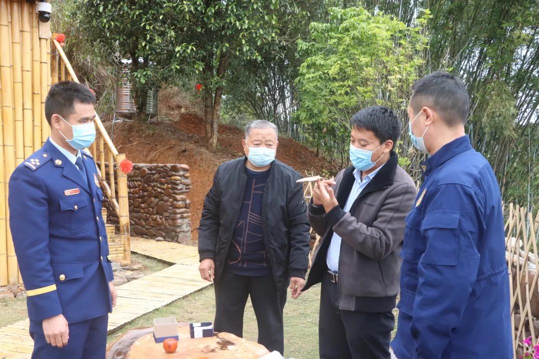 阿木爷爷消防员,阿木爷爷参观消防队