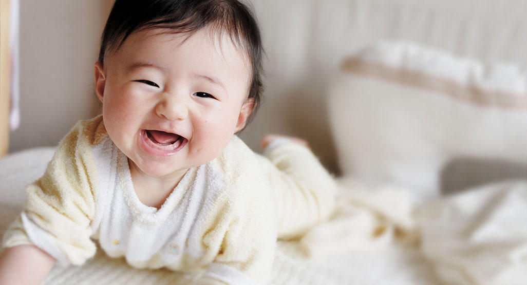 六月宝宝发育迟缓如何改善,6个月宝宝这四个动作还不会做