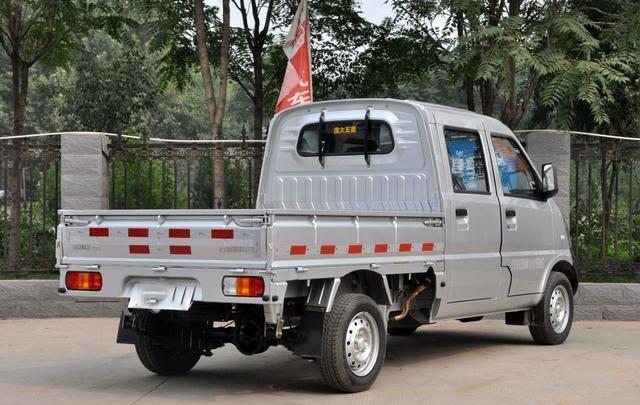 五菱宏光s的动力,五菱荣光s和五菱宏光s哪个拉货好