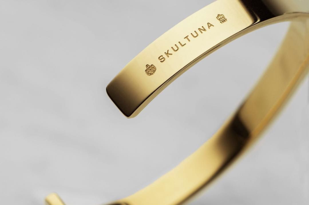 瑞典皇家配饰品牌，几百块戴出万元质感，金色手镯男女戴都好看