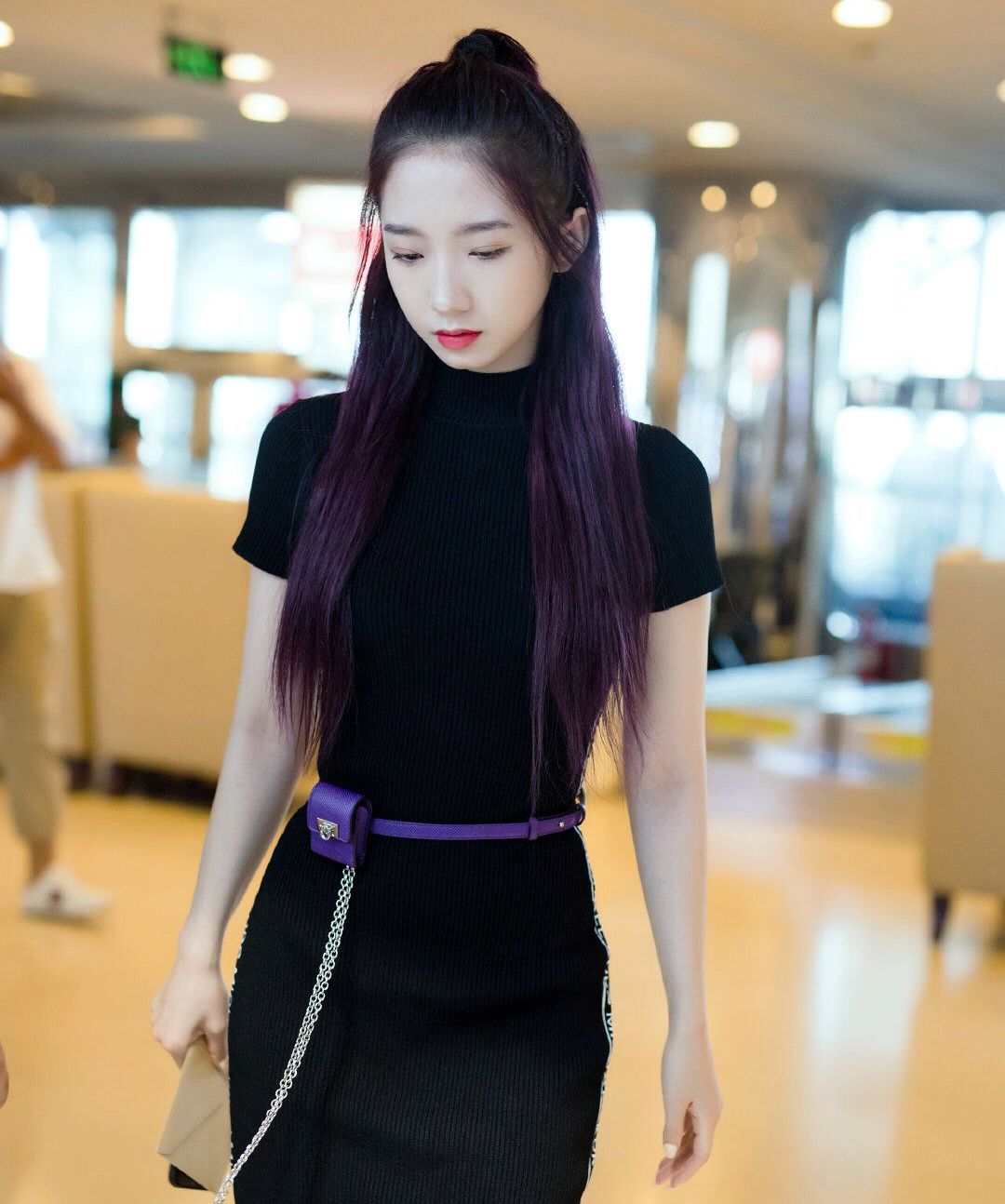 今年最火的斜挎腰包,腰包该怎么搭配