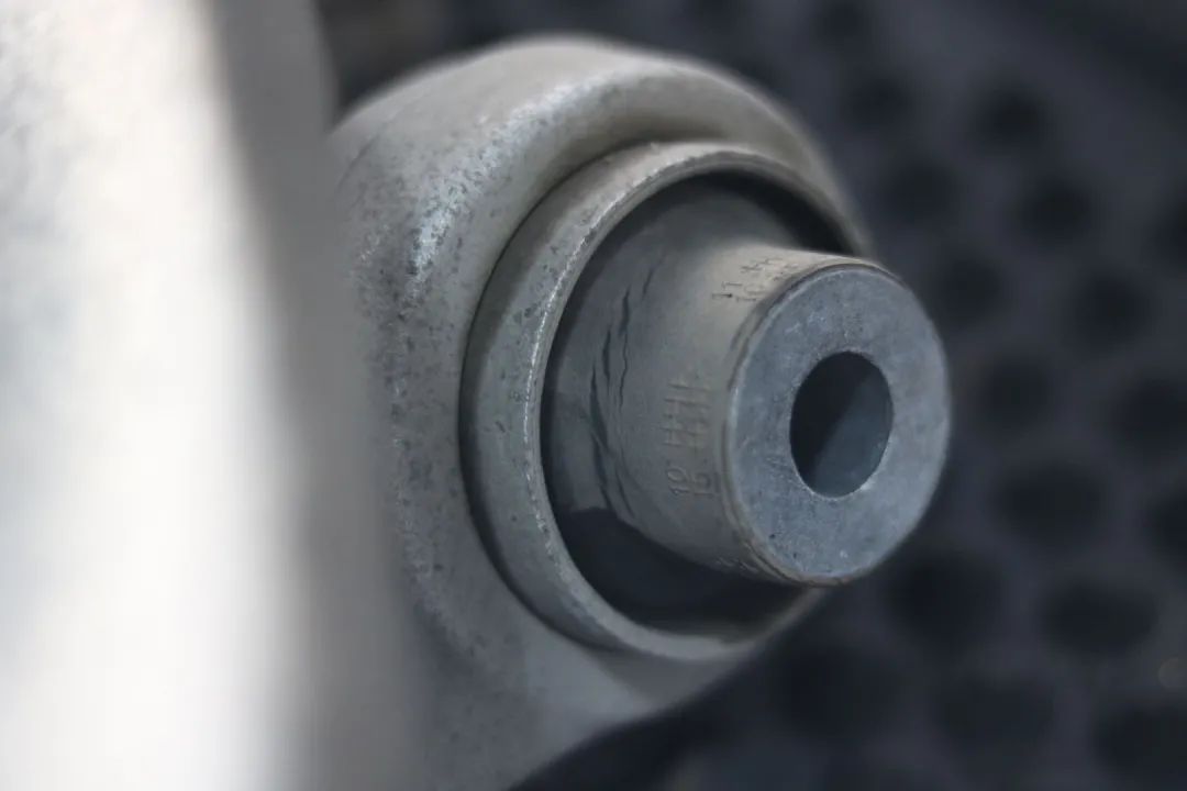 怪兽修车:翻新一辆11年破烂不堪的宝马GT,车况不忍直视