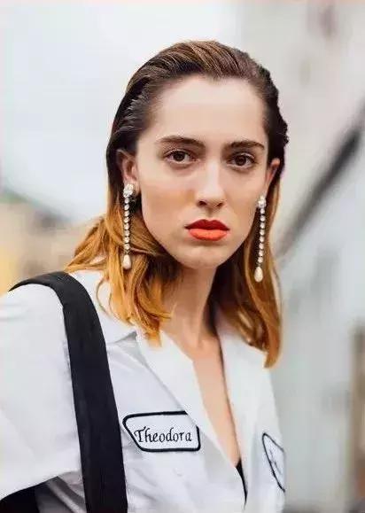 大脸短发烫发女2021流行发型减龄,国字大脸适合的短发发型图片欣赏