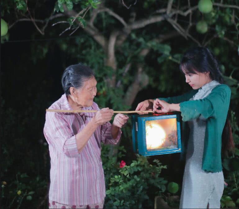 一个丑到瘫，一个美若仙，为何都能“火”？