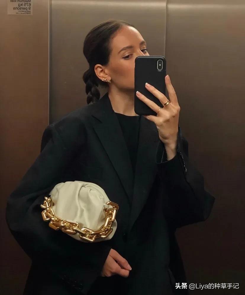 女人爱买衣服是不是一种病,爱买衣服爱打扮的女人