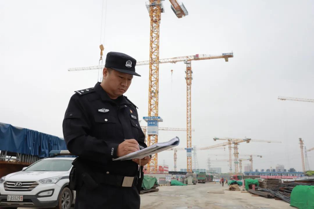 民警在岗位上祝福祖国繁荣昌盛,祝福祖国的守护者平安快乐