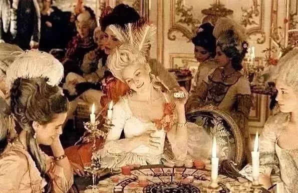 历史上的今天——1921年5月25日，香奈儿5号公开发表