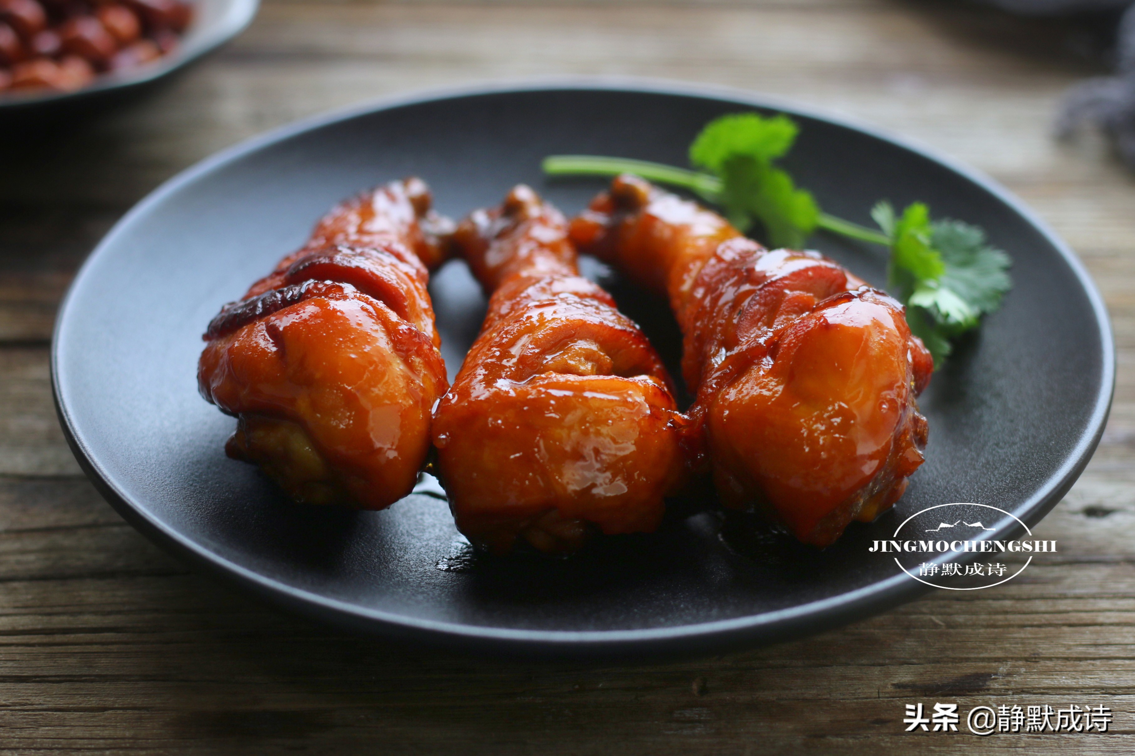 用新做法烧了4个鸡腿,一出锅就被孩子吃了个精光,这做法值得学