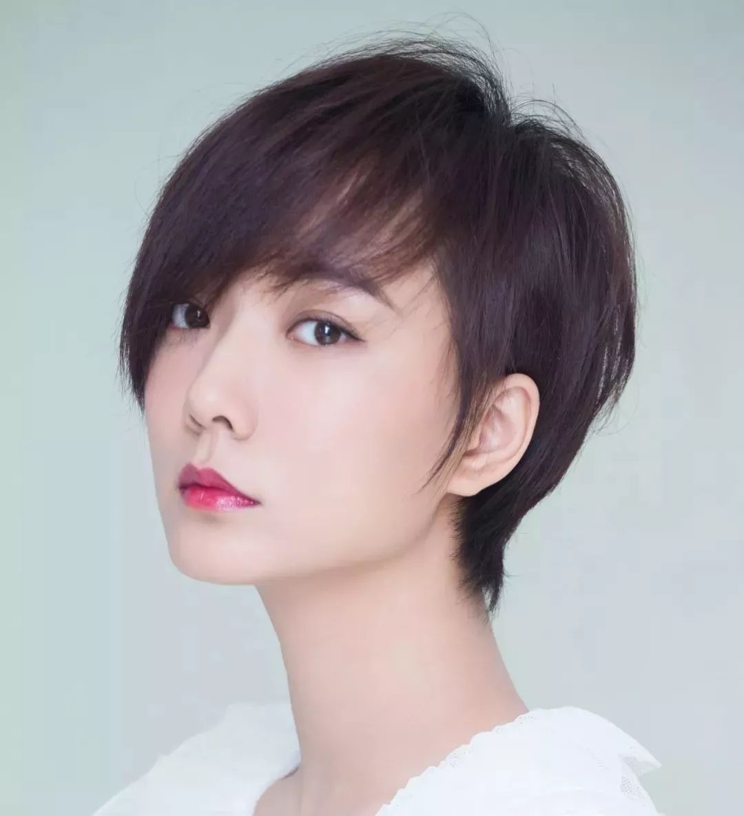 新年发型推荐齐肩发发量多,30-40岁适合发型男士圆脸发质细软