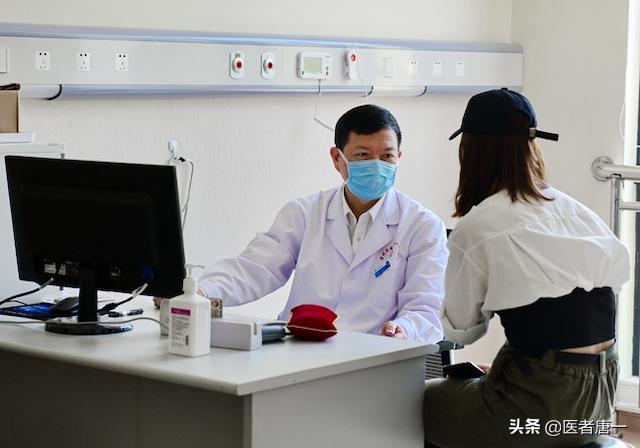 50多岁女性手指腱鞘炎怎么治,59岁女性容易发腱鞘炎应注意什么