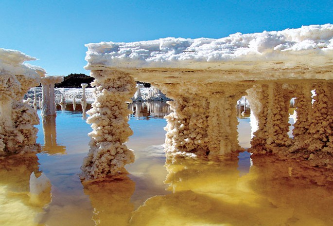 中国最牛的盐湖，开发价值12万亿，汽车、火车可以在上面奔跑