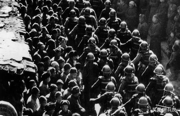 对越战争头盔,对越自卫反击头盔被打穿