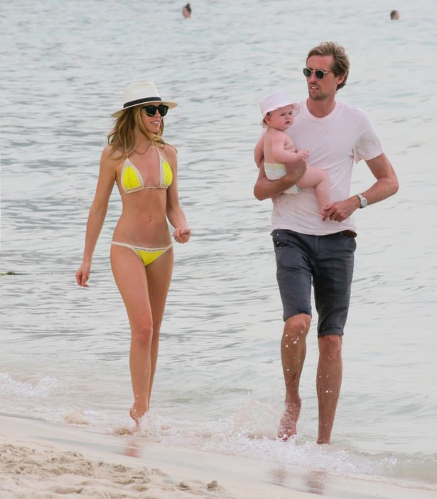 38岁转会王返英超,2米高佬舞技惊艳倒钩震撼,绝美娇妻更著名!