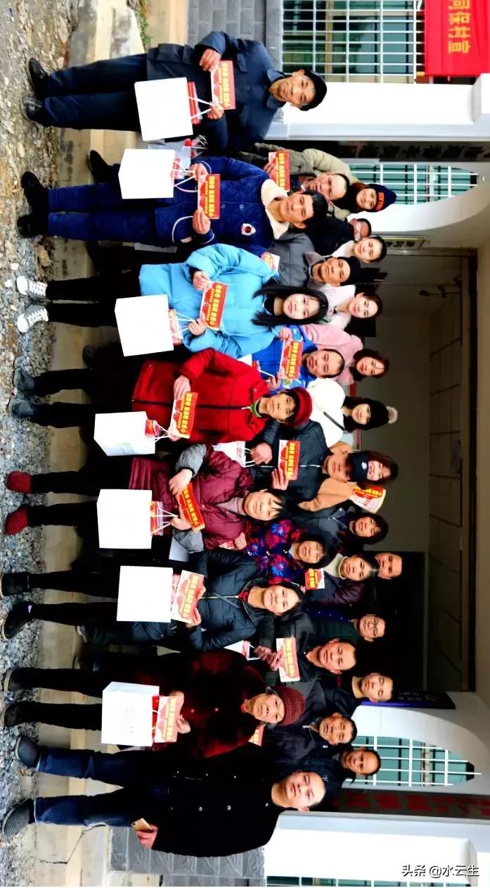 武冈这家公司好大气，给村民拜年发600元一个大红包