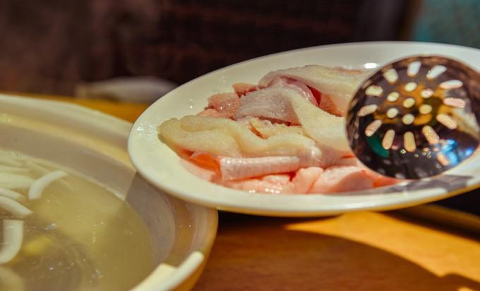 在三亚吃正宗的椰子鸡，不妨试试这两家（海南海岸行者旅行社）