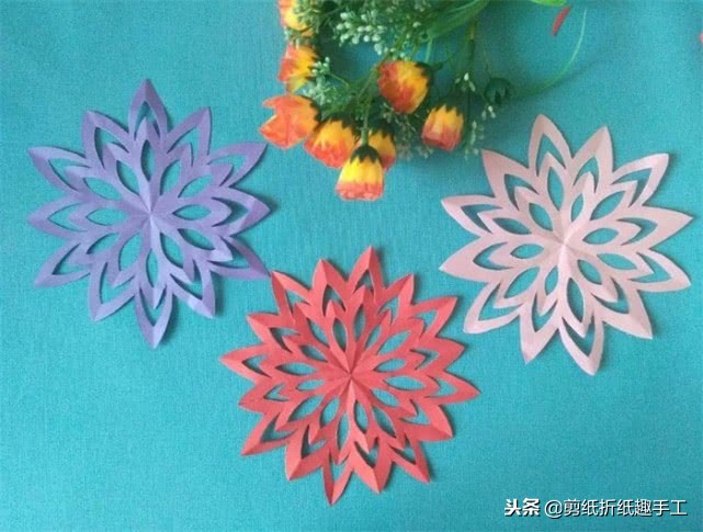 手工剪纸窗花教程春字窗花,窗花剪纸教程简单又漂亮花