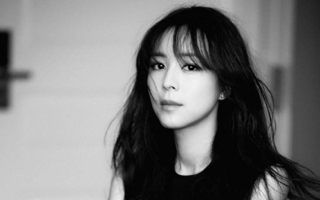 被称“女版陈冠希”，和多名大导演传绯闻，张静初败于太太团？