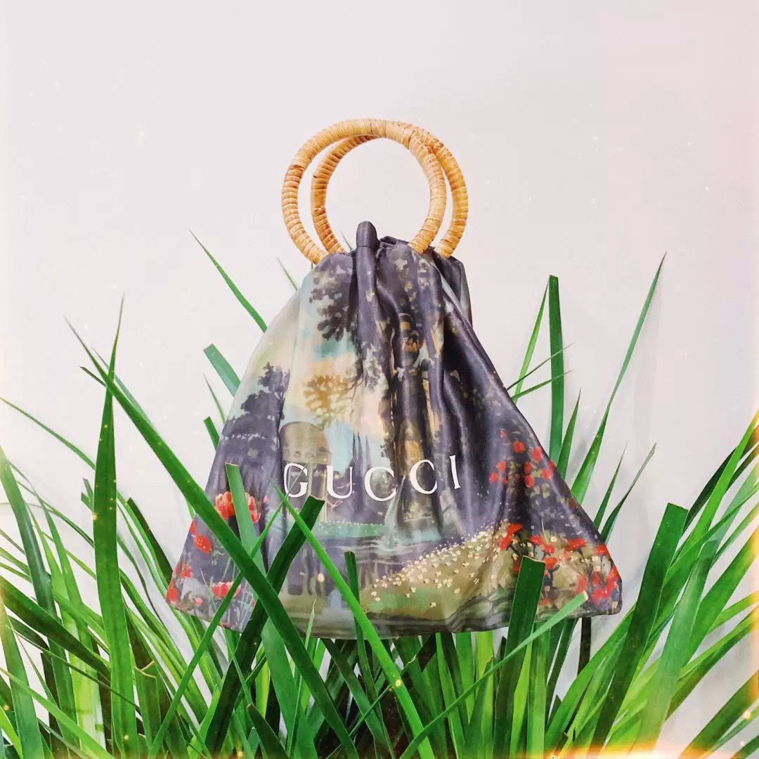 废旧纸袋如何做收纳包包,大牌纸袋斜挎包包改造教程