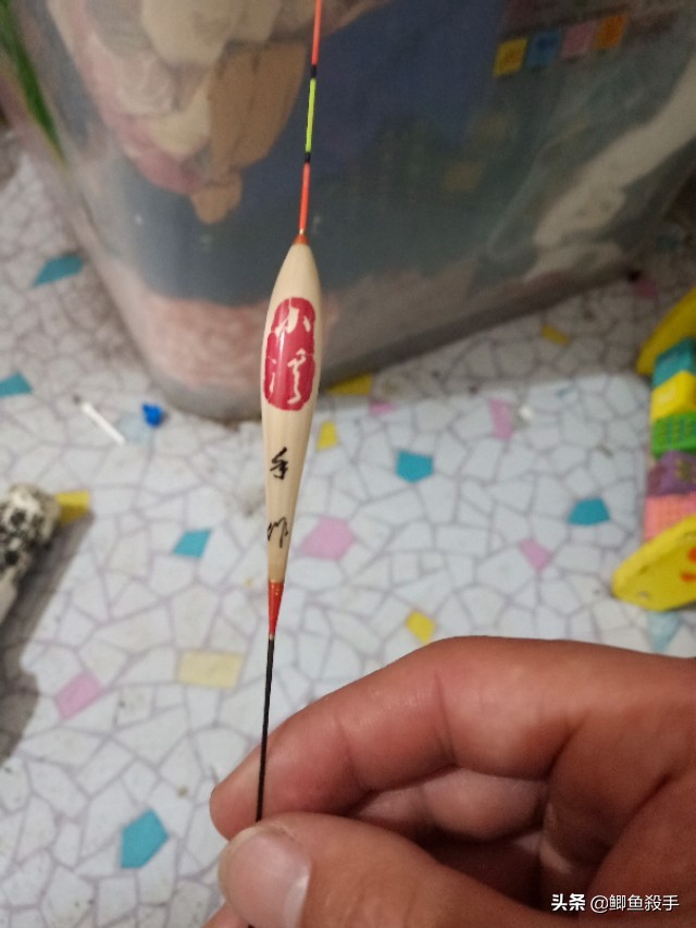 “高价”浮漂真的就能钓上鱼吗？“地摊货”也能狂拉板砖鲫！