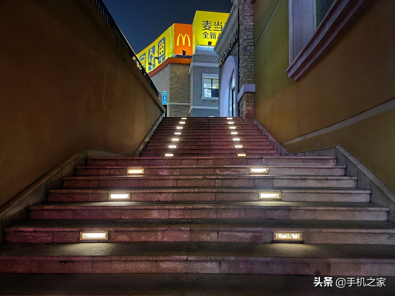 最新款三星折叠屏手机galaxy,三星折叠手机galaxyzfold35g