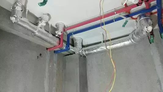 每天被楼上尖的声音吵醒,凌晨被楼上高跟鞋吵醒邻居