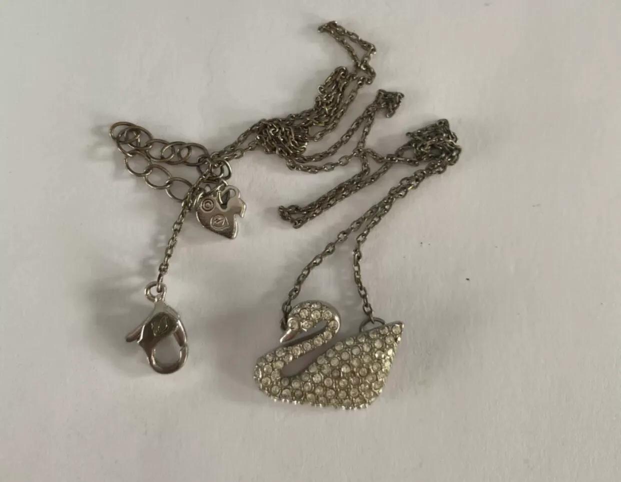 施华洛世奇项链锈掉怎么办,施华洛世奇项链生锈如何清洗