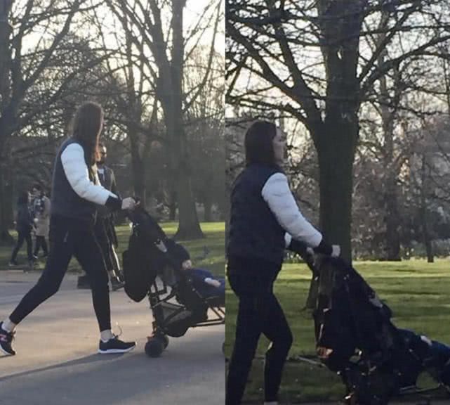 凯特用童车推路易小王子逛公园私下带娃的样子有点土