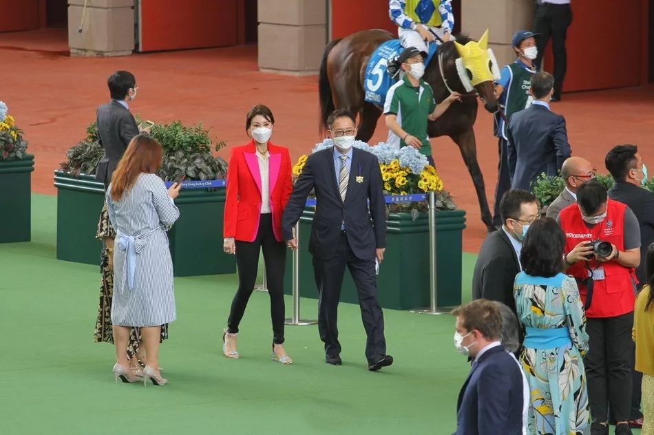 李嘉欣紧身裤搭配,李嘉欣胖时